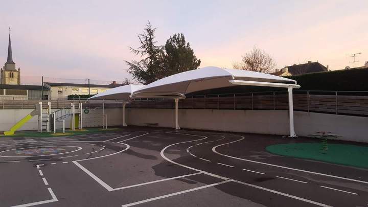 Construction et livraison de préau scolaire en toile tendue France